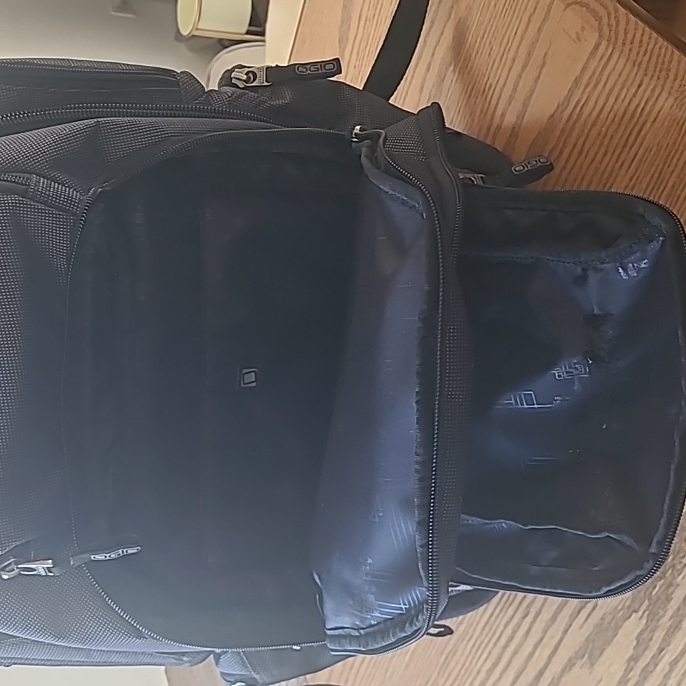 OGIO Black And Gray Surge Rss Backpack - Picture 4 of 8